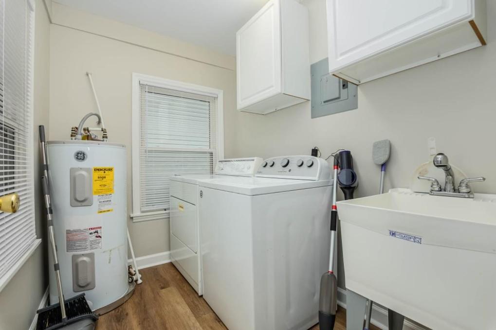 Minutes Away From Downtown Area Apartamento *
